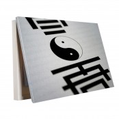 Tapa contador en blanco y negro con el símbolo yin yang.